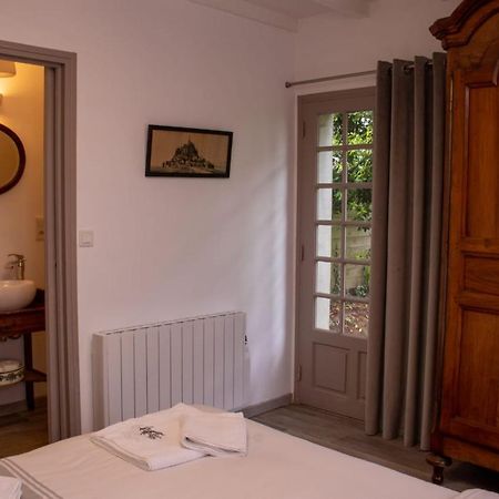 Une Suite Au Jardin Hyenville ภายนอก รูปภาพ