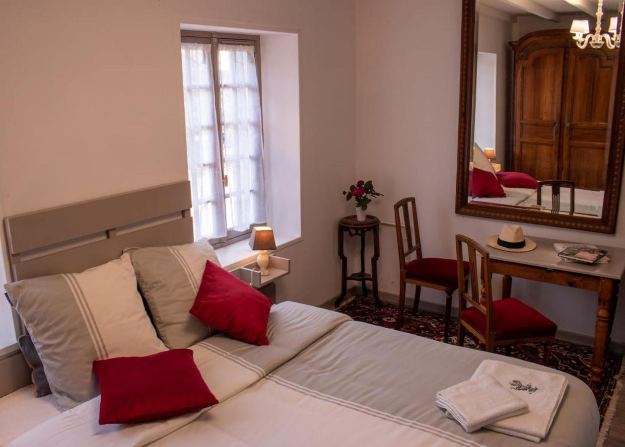 Une Suite Au Jardin Hyenville ภายนอก รูปภาพ
