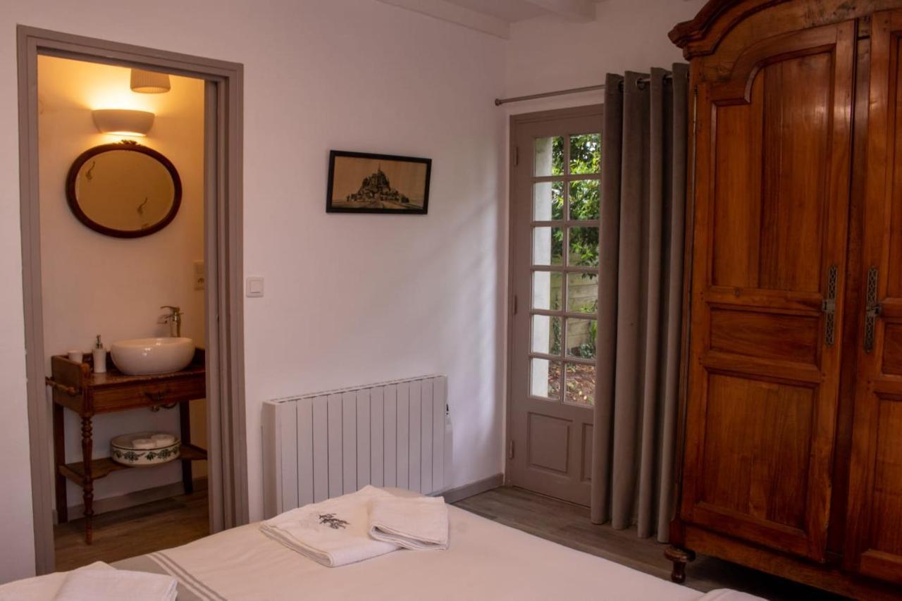 Une Suite Au Jardin Hyenville ภายนอก รูปภาพ